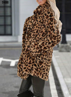 Kadın Yakalı Cepli Kısa Peluş Leopar Kaban – Sıcak & Şık Dış Giyim