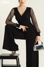 Kadın Derin V Yaka Puantiyeli Tül Kol Detaylı İspanyol Paça Tulum – Şık & Modern Tasarım