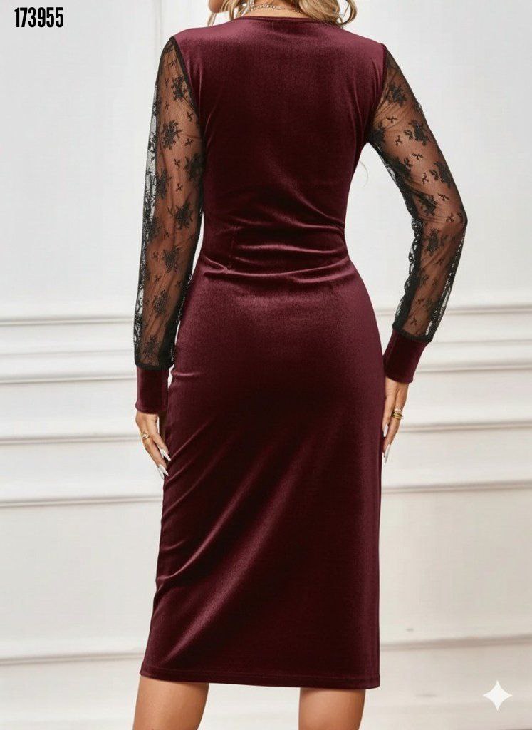 Kadın Kruvaze Yaka Yandan Düğmeli Çapraz Kesim Detaylı Midi Kadife Elbise – Şık & Zarif Tasarım