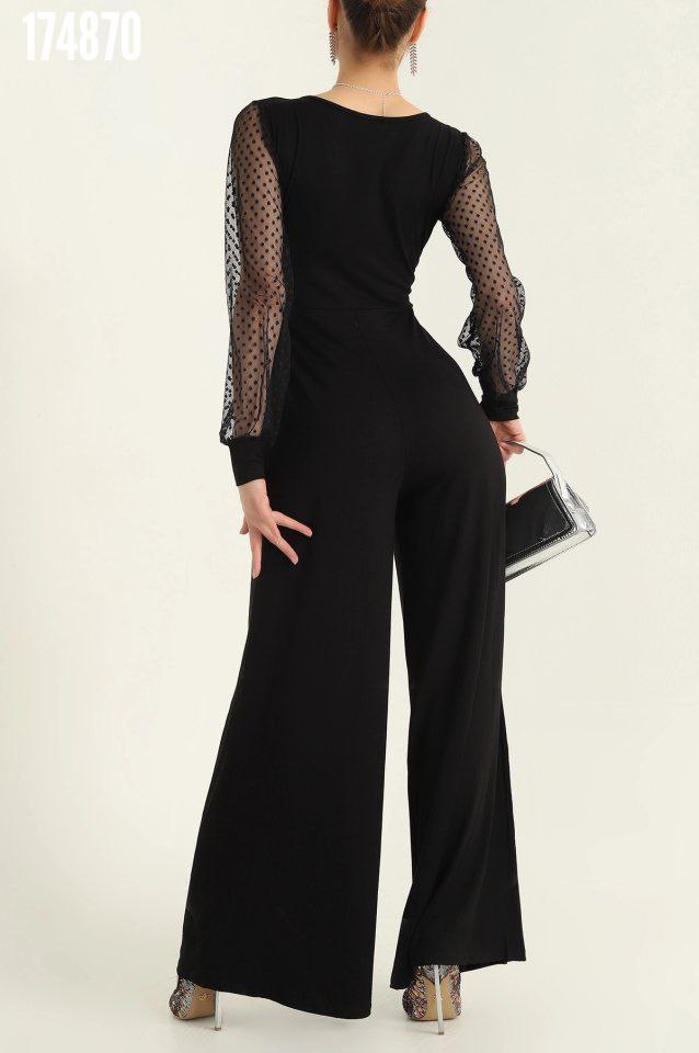 Kadın Derin V Yaka Puantiyeli Tül Kol Detaylı İspanyol Paça Tulum – Şık & Modern Tasarım