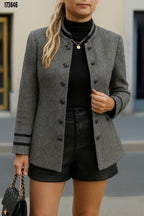 Kadın Hakim Yaka Düğme Detaylı Mini Dokuma Ceket – Şık & Modern Dış Giyim